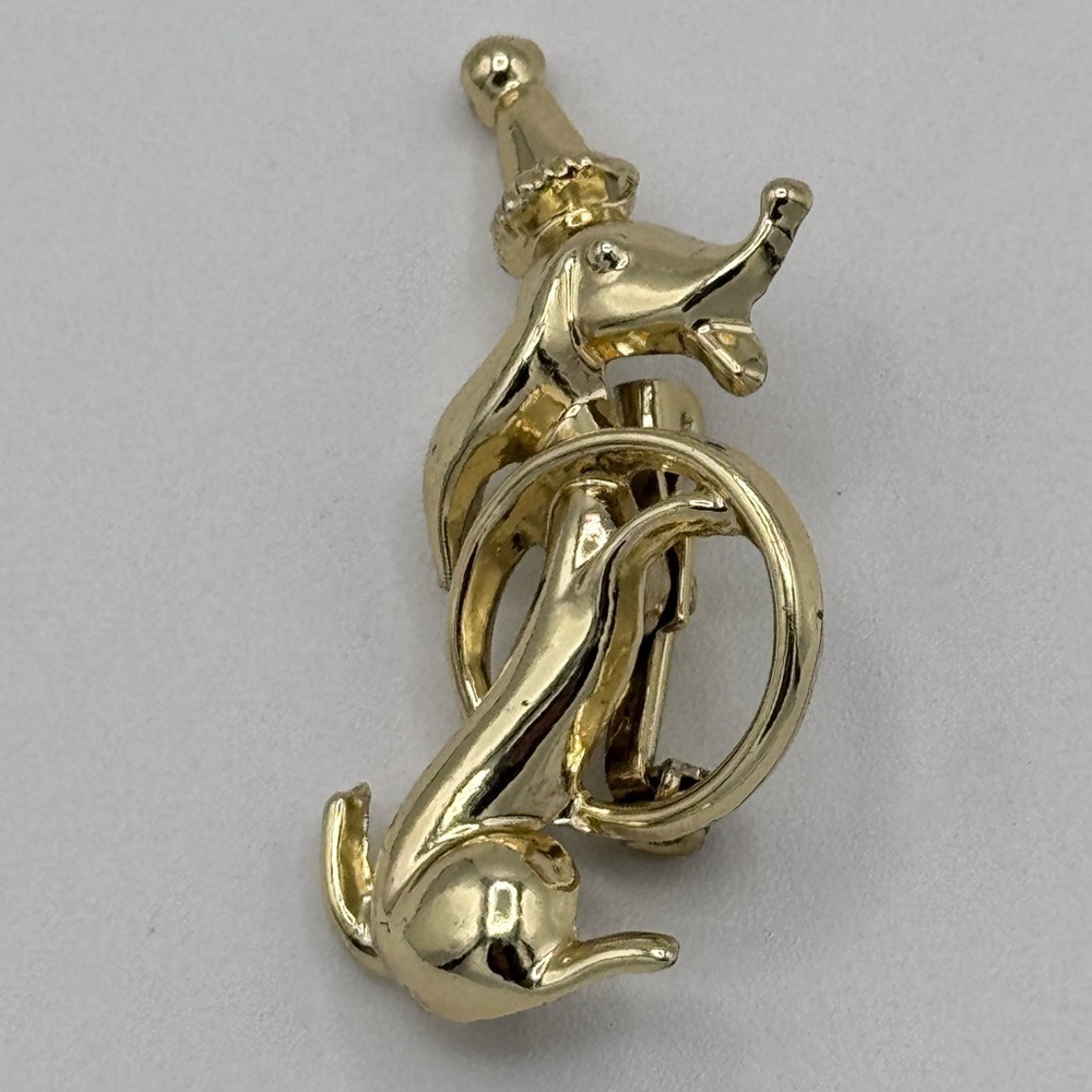 Vintage 1960s Circus Dog Brooch – Gold Tone Clown Performer Pin (Made in USA)